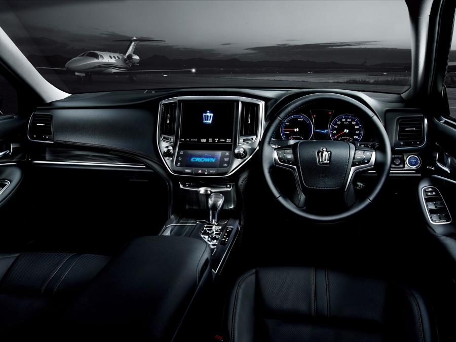 Торпедо Toyota Crown Hybrid Athlete (S210) 2012 года  (фото 16 из 19)